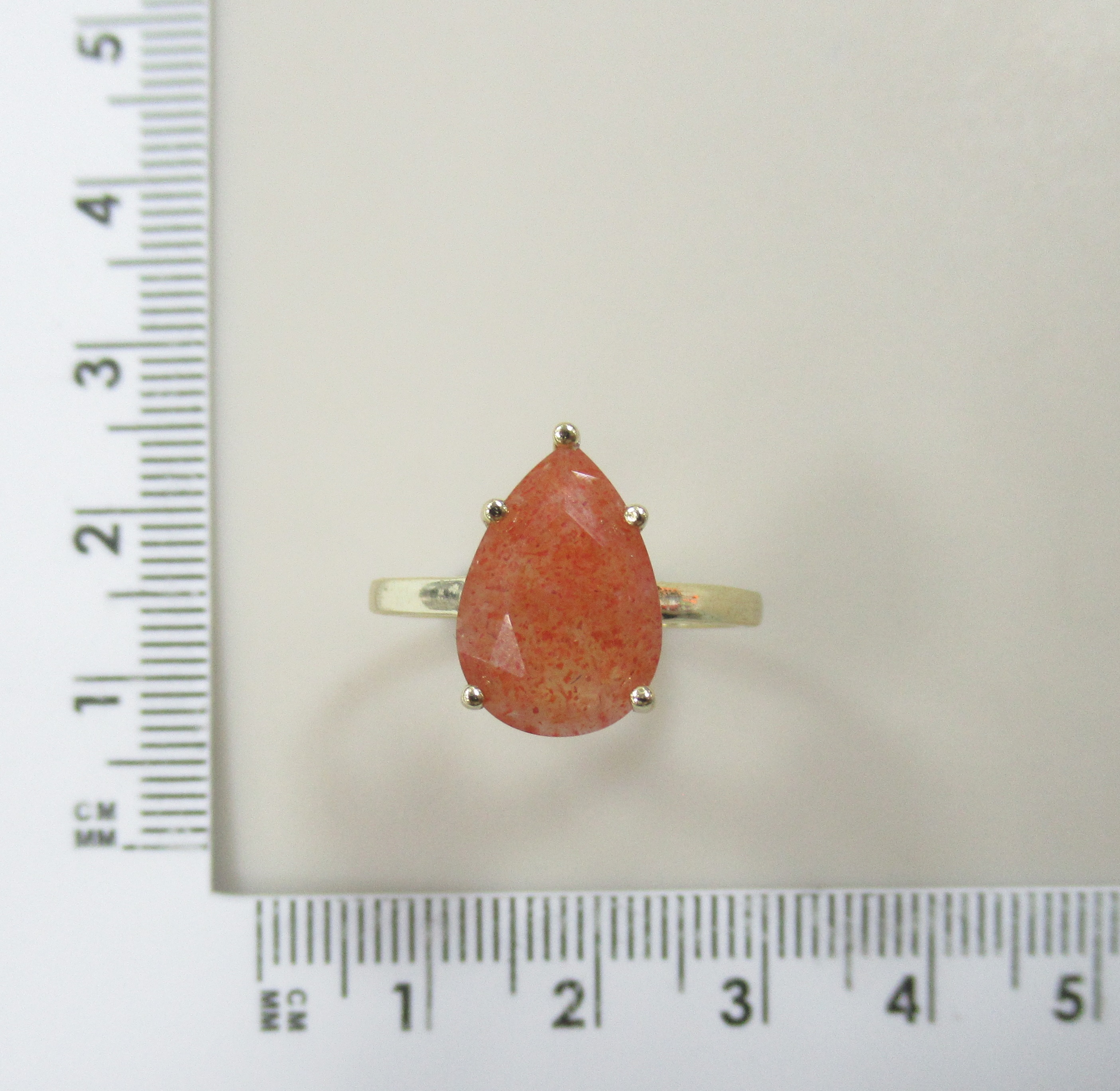 Серебряное кольцо с солнечным камнем